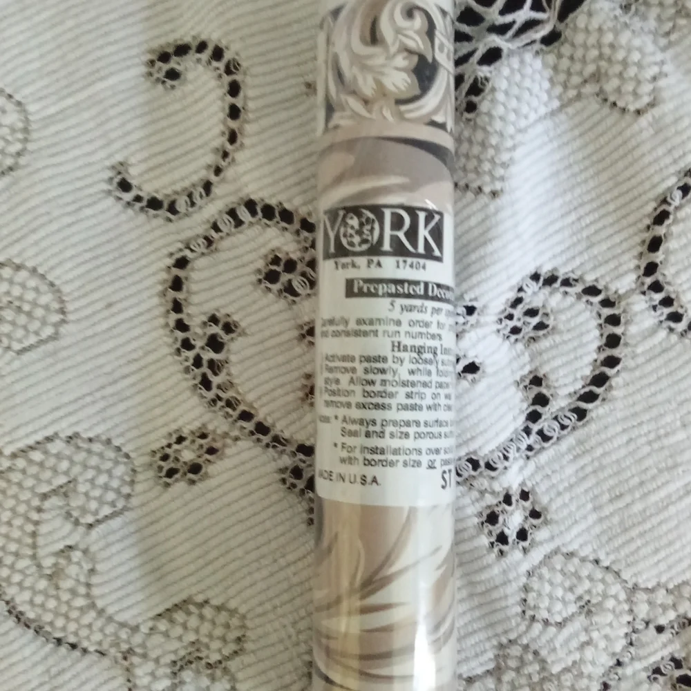 2 rolls of romanesque prepasted lovely border